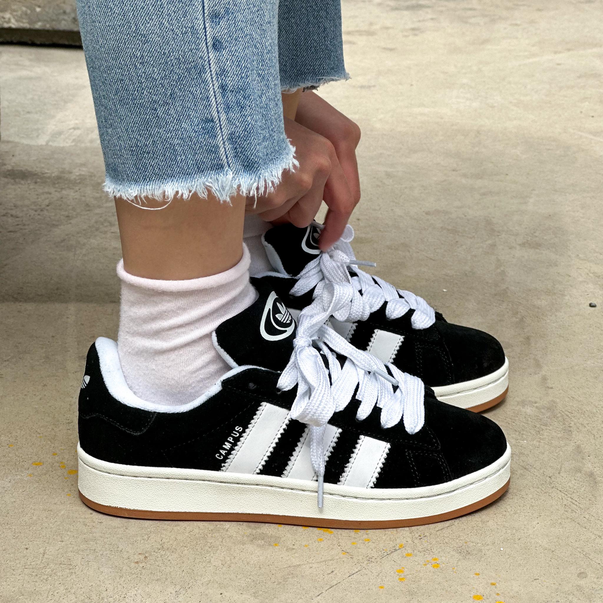 Adidas Campus 00s nere indossate
